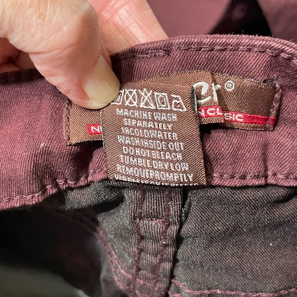 Burgundy Skinny By D. Rock, Sz 0. Tapered Leg. 5 Pocket. Never Worn - Picture 13 of 13